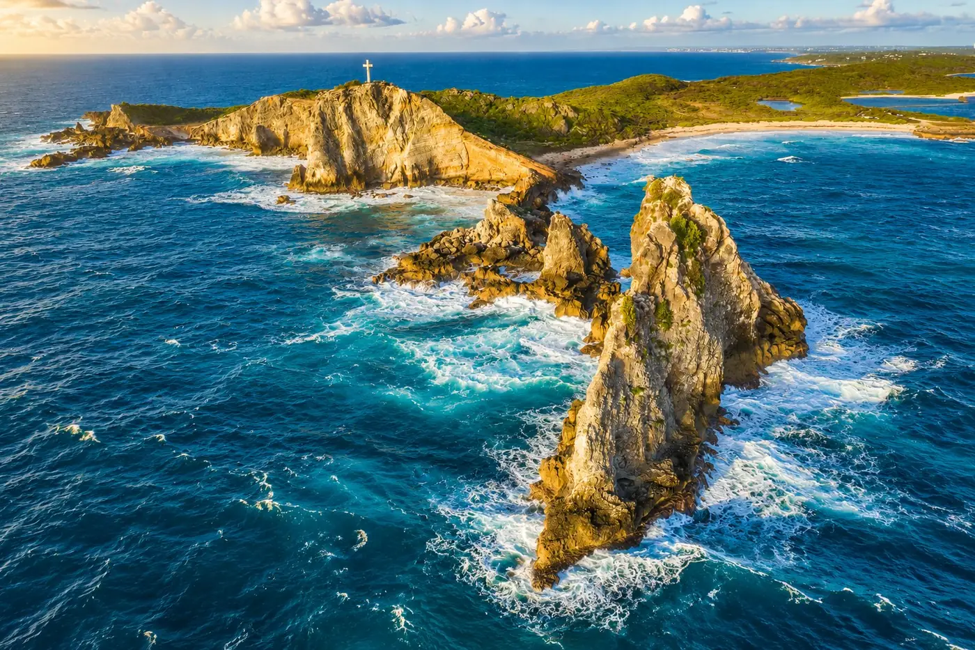 Les falaises de la Pointe des Châteaux et la croix, Guadeloupe